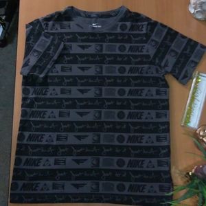 Boys Nike tee shirt. Size XL. Great condition 👕